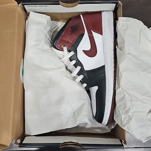 Brand New Air Jordan 1 Mid SE 'Dark Pony' Women's 7.5 Youth's 6 Sku HF3193 102 - Picture 6 of 9